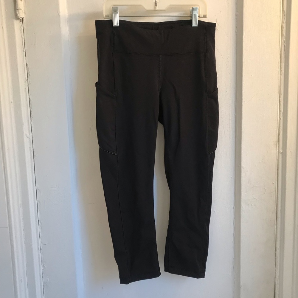 Lululemon black cropped spandex, size 6